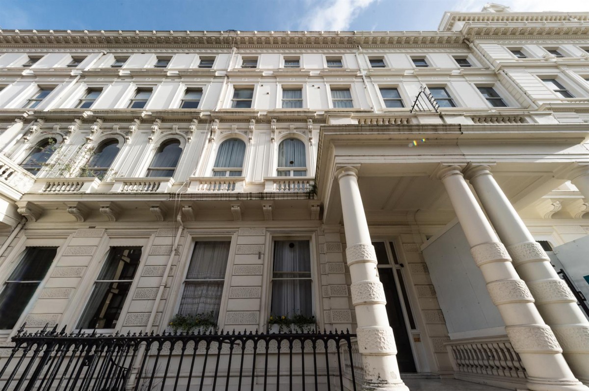 Flat 13, 27 Lancaster Gate, London